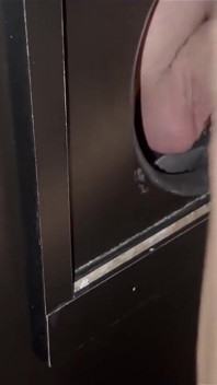 오늘 길들여진 바람난 남편 앞에서 글로리홀에서 낯선 이에게 펠라해주기