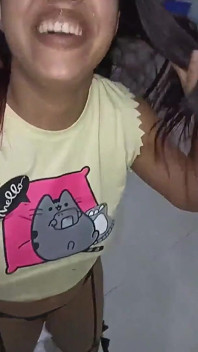 私の妻のホットでジューシーなマンコをファック18歳のブルネットの若い女性超ホット