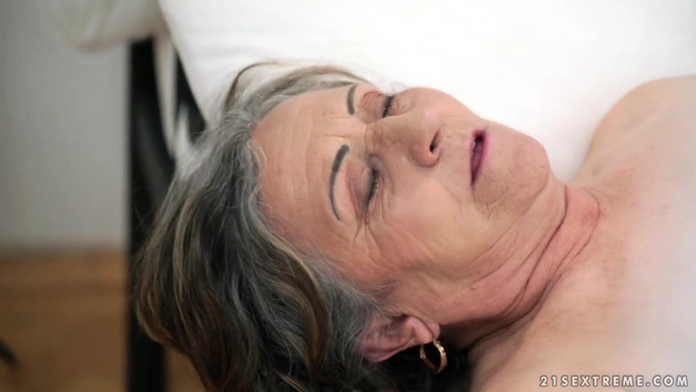 21 Sextreme: 21Sextreme - geile harige oma