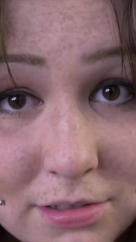 Sexy Aleah Paris dostane výprask a postříkaná spermatem