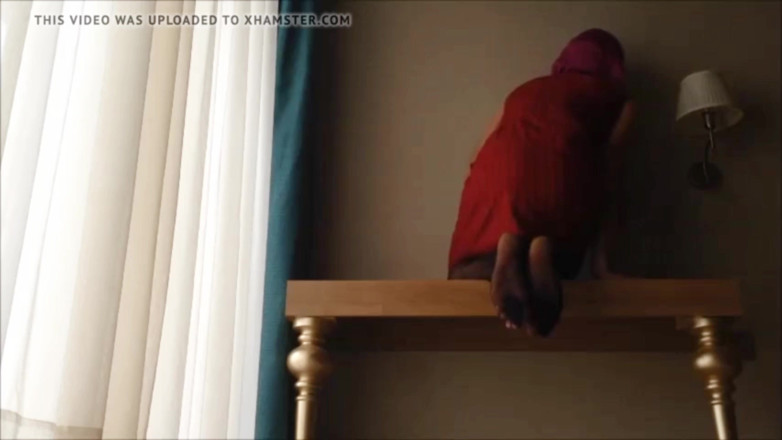 cd_aysemmm: J’ai salué le vieux plombier sans soutien-gorge.