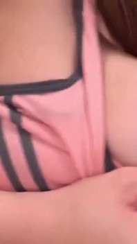Signatura Tease se odvíjí a Yuria odhaluje svou odvážnou, ohromující oblečenou krásku - scéna 8
