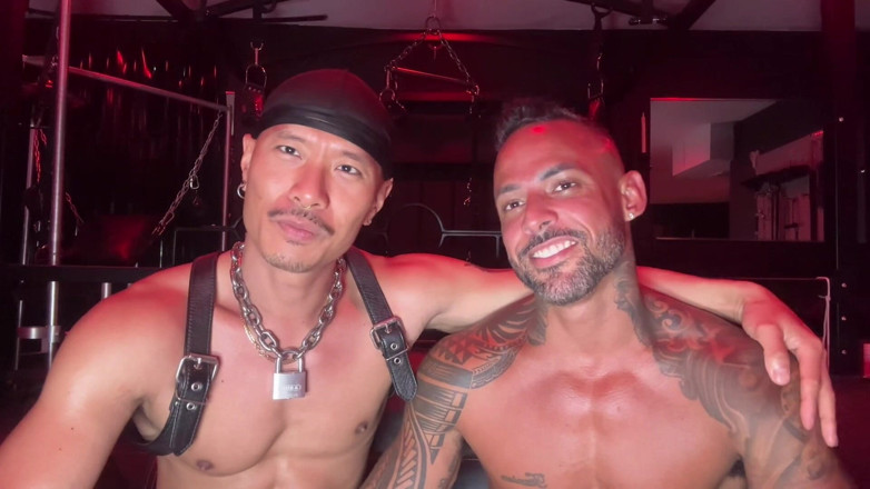 Cagedjock: Cậu bé cơ bắp bị đút nắm tay