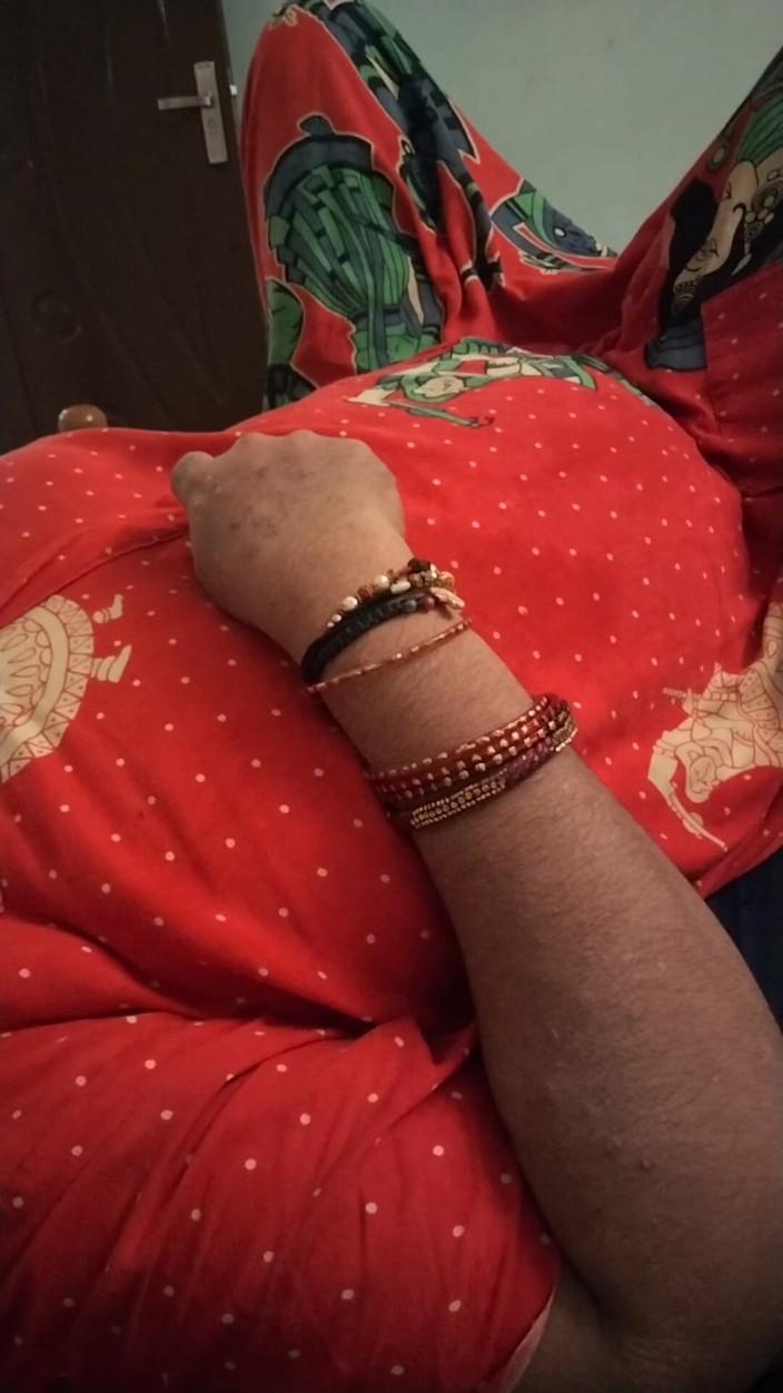 Tamil lesbian: Sharing Her Sex Experience and Dirty Talking
