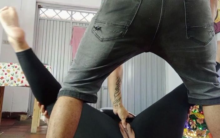 Dimitry Official: Ateşli jimnastik hocası rutin egzersizlerini yaparken müşterisi vajinasını sikiyor