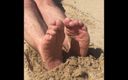 Manly foot: Dag på stranden med Mr Manlyfoot