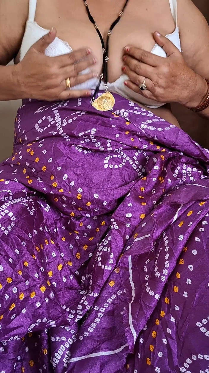 TABOOBREAKERS: Purple Sari uwielbia uczucie Gujrati Bhabhi