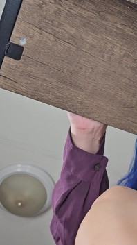 POV office foot stool: silenciosamente adora pés grandes enquanto é ignorado e degradado