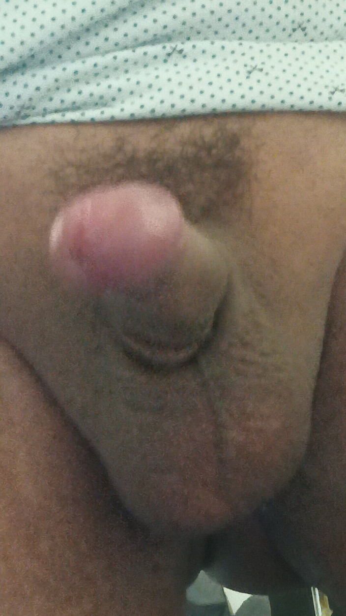 Vulpixxx: Jonge latino die met zijn ballen speelt