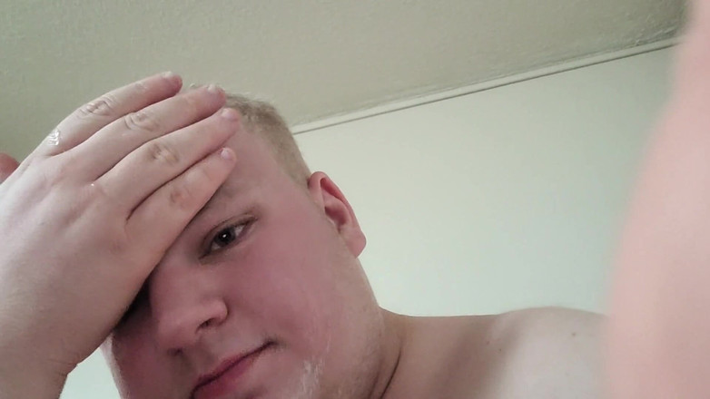 Colyn J: Wajahku dicrot sperma hangat!!