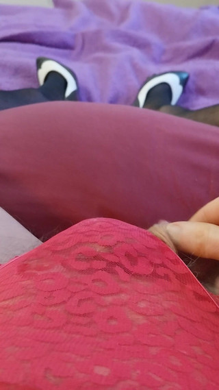 Cindy Belfast: Una piccola cliity Precums & Sissygasm con plug nel culo