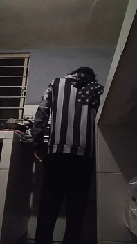 Menyediakan makanan dalam gaya seksi