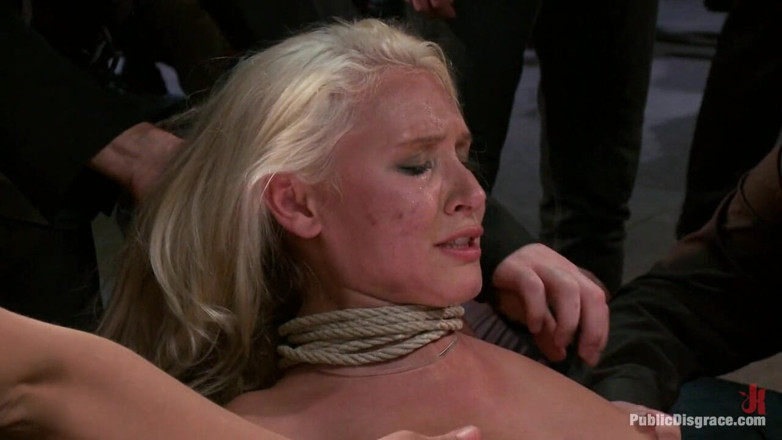 Public Disgrace by Kink: Aan de overgeleverd van de menigte
