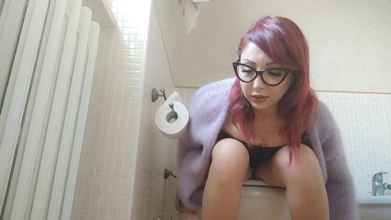 savannahamatoriale: Mătușa mea matură pe wc