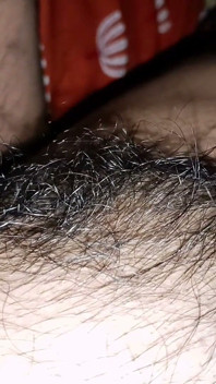 Sudipta, una cuñada sexualmente frustrada, acarició la polla de su cuñado hasta que eyaculaba.
