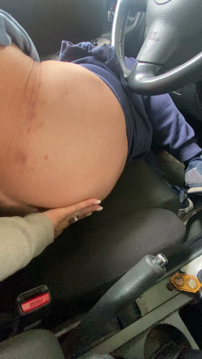playcouple45: Menjolok pantatnya di dalam kereta