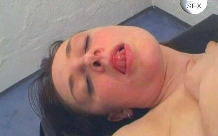 German Amateur Videos: Teen nghiệp dư người Đức thể hiện kỹ năng bú cu...