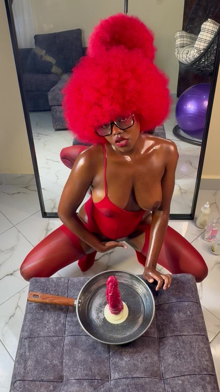 SEXXY-DAISY: Chef Daisy at Your Full Service Today, so Please Be...