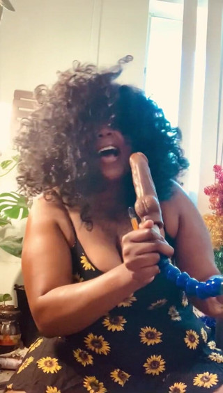 Owie Gold: Rock the mic like Shelby said