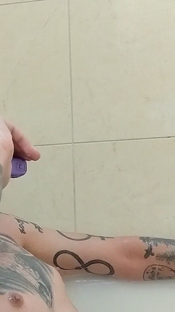 Vovxxx: Je Me Baigne Dans Ma Pisse
