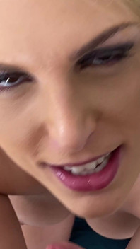 Peituda loira milf é fodida com pau grande
