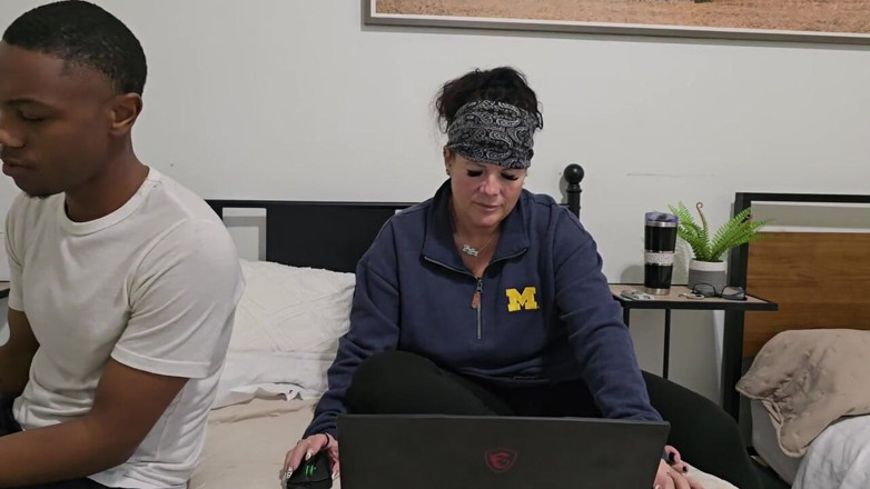 Cory Strokes: Hollee huntress cory strokes joystick kullanıyor