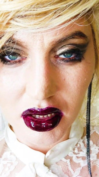 Baci sexy dominazione femminile rossetto