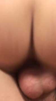 Caliente morena MILF golpeó y creampied en su coño