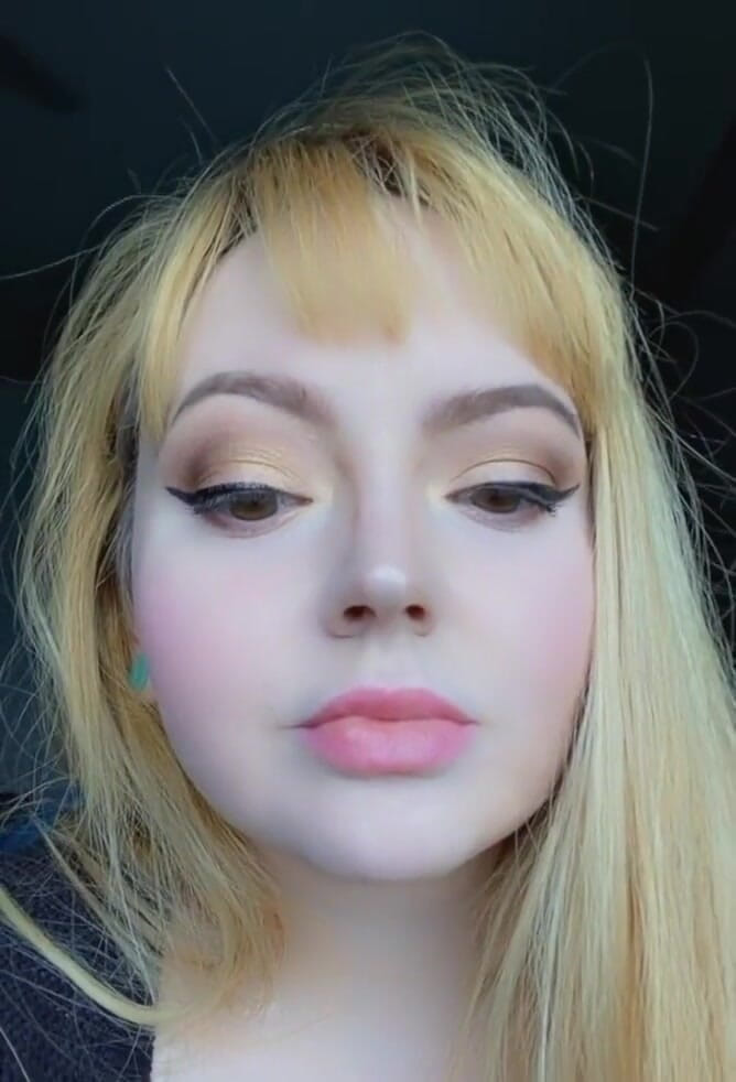 Hunnybrat: Pulchna nauczycielka z ogromnym dekoltem piersi