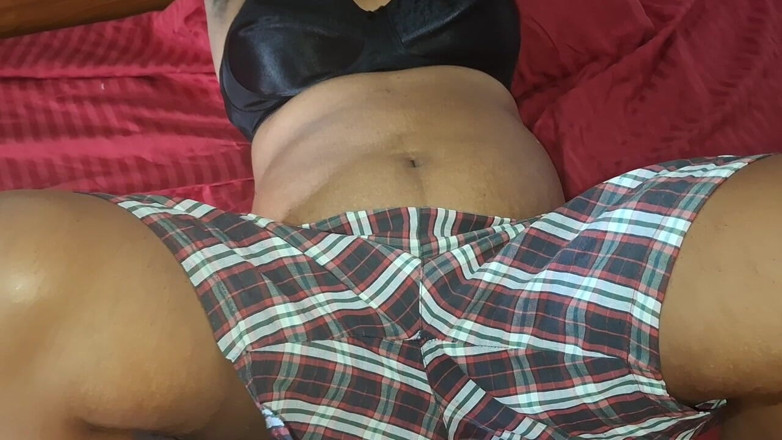 Teena New: MILF Asia dengan pantat gemuk dan buah dada