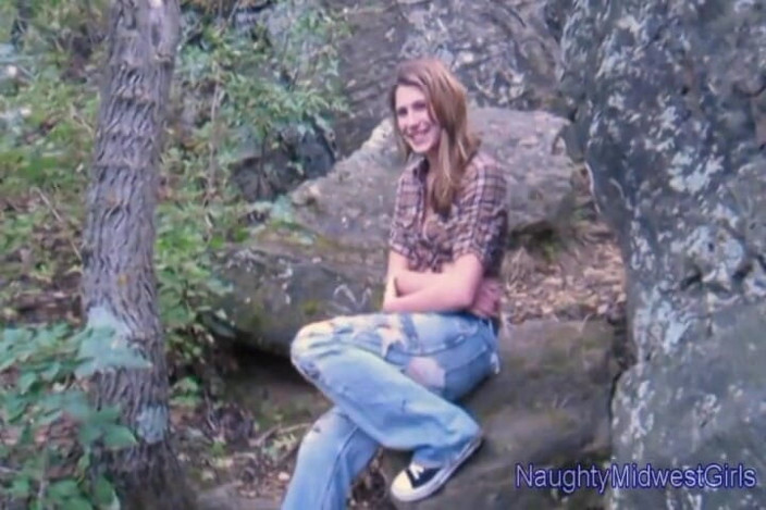 NaughtyMidwestGirls: Aubrey Lee - เบบี้ซิทเตอร์ดูดควยกลางแจ้ง