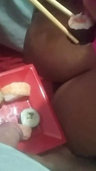 Tante sange ini nyepong 2 kontol kami dan minta dia crot di dalam memeknya 1