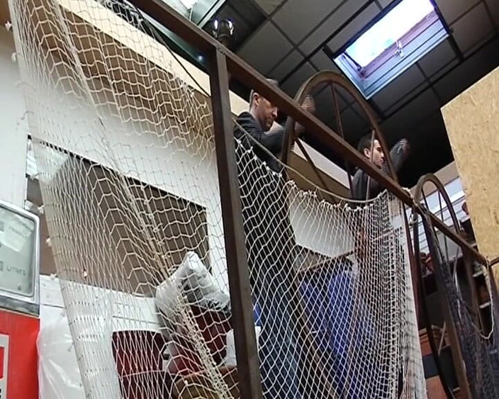 Videos Francaises: Safada morena francesa esposa chupa pau no escritório