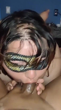 Il gran culo paffuto ingoia tutto il mio cazzo e riceve tutto lo sperma in gola