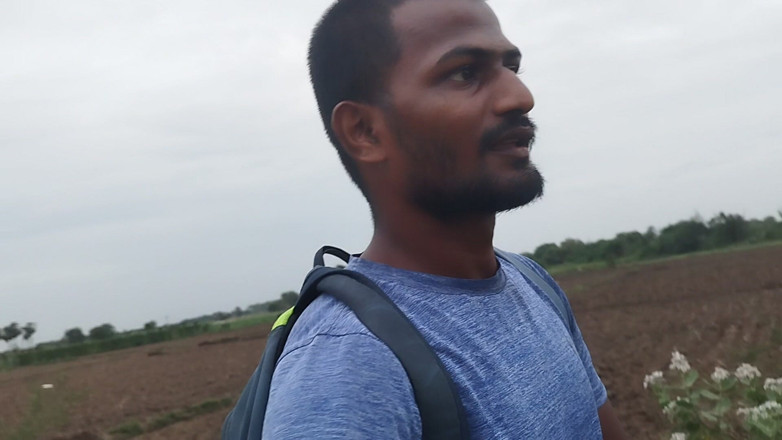 KUMBHA MANOJ KUMAR: デシ・ハード・スターが高速道路でセックス、元ビデオ再公開