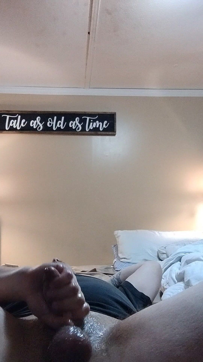 Mofarmer92: Je pense à une tapette chevauchant ma bite