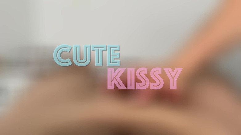 Cute Kissy: Âm hộ tuyệt vời cưỡi con cu cứng, sục anh...