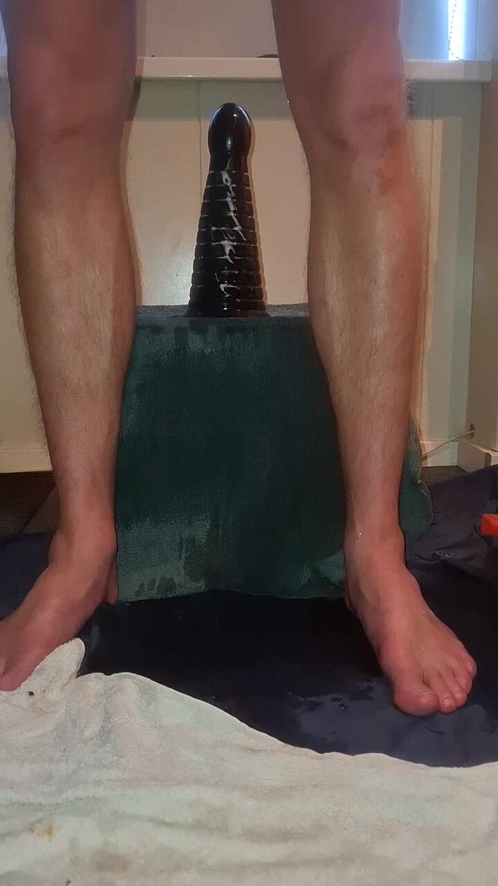 NoFace Twink X: Solo Gay Twink - Piramid Dildo Jízda