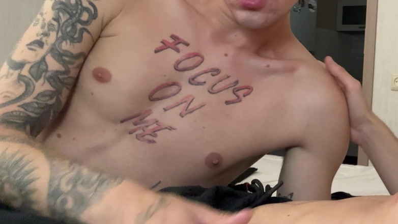 Max Gen: Хлопець пробує на смак велике зведеного брата і ковтає свій