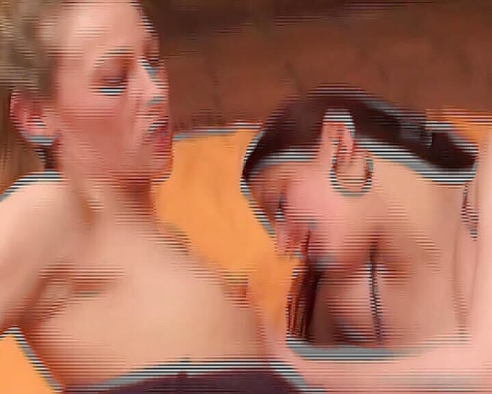 Deutsche Camgirls: Dvě velkolepé německé holky si hrají s okurkou