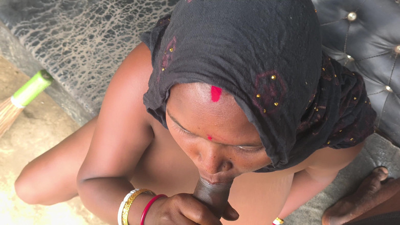 Sexyrani327: Desi Bhabhi From the Neighborhood Was Sweeping Naked and Went...