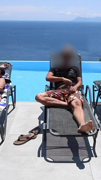 Bininya tidak dapat memuaskannya, jadi dia mengongkek saya betul-betul di tepi kolam hotel!