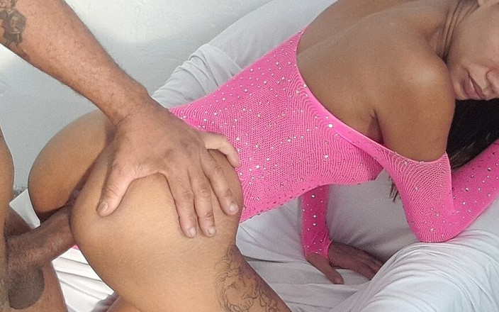 LeoOgro: Bella ragazza di 18 anni che soffre nel culo