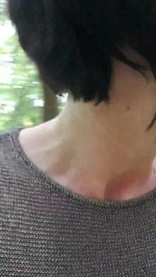 JulieEroticDress: Bắn nước nơi công cộng lắc lư