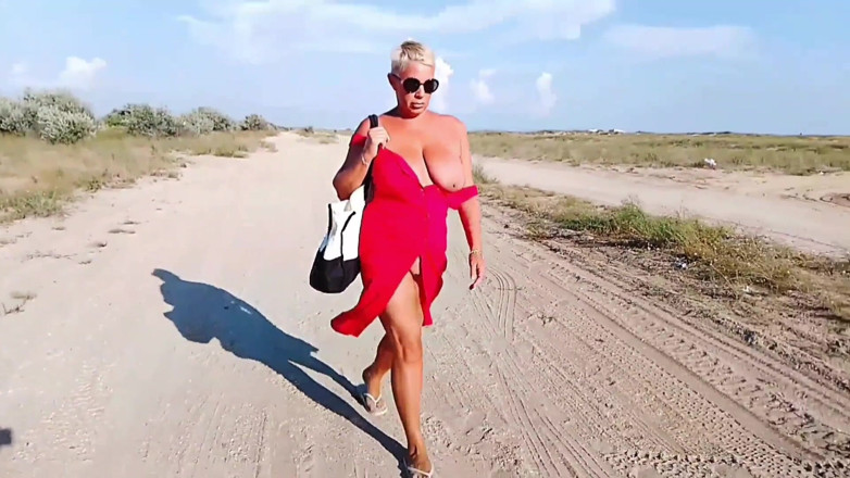 Crazyfamily 1970: Summer with Stepmom at the Sea