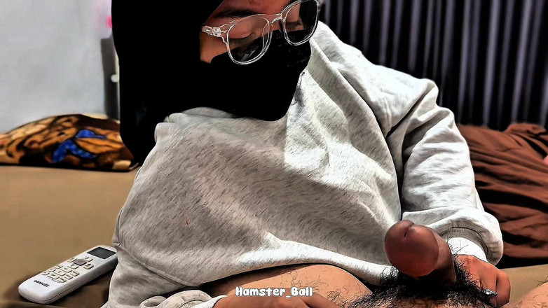 Hamster_Ball: Il mio grosso cazzo ispezionato da un hijab 18+, che stava...