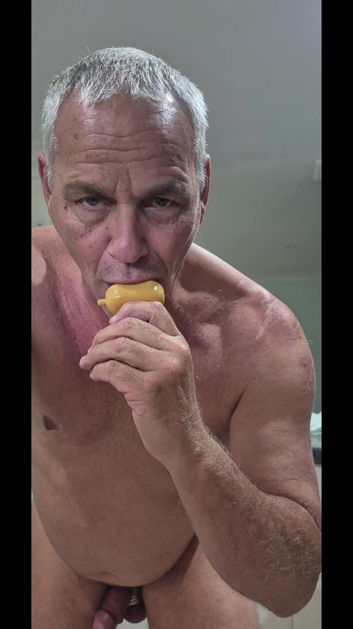 yogiyumyum: Sikanie popsicle