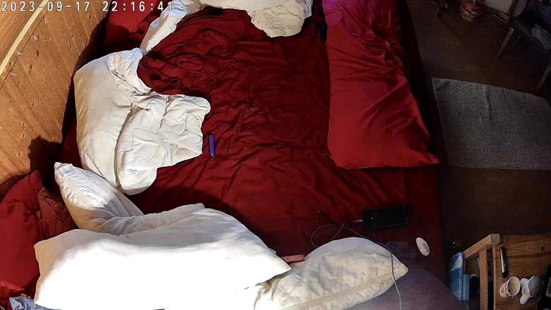 KittieNoOne: Påkommen med att masterbating med en fläkt