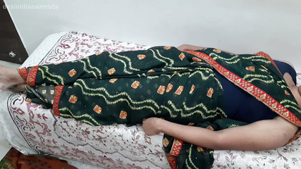 amruta123: Beautiful Indian Green Saree Aunty Does Fingering, Boob Press & Receives...