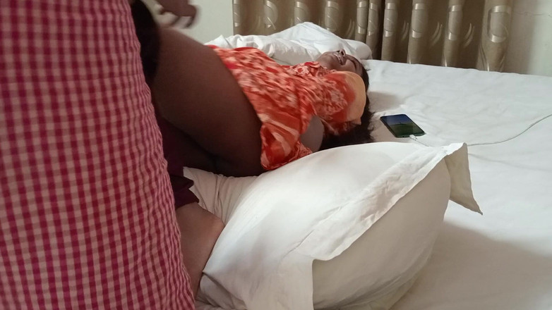 Romantic couples: 大学朋友在酒店狠操我